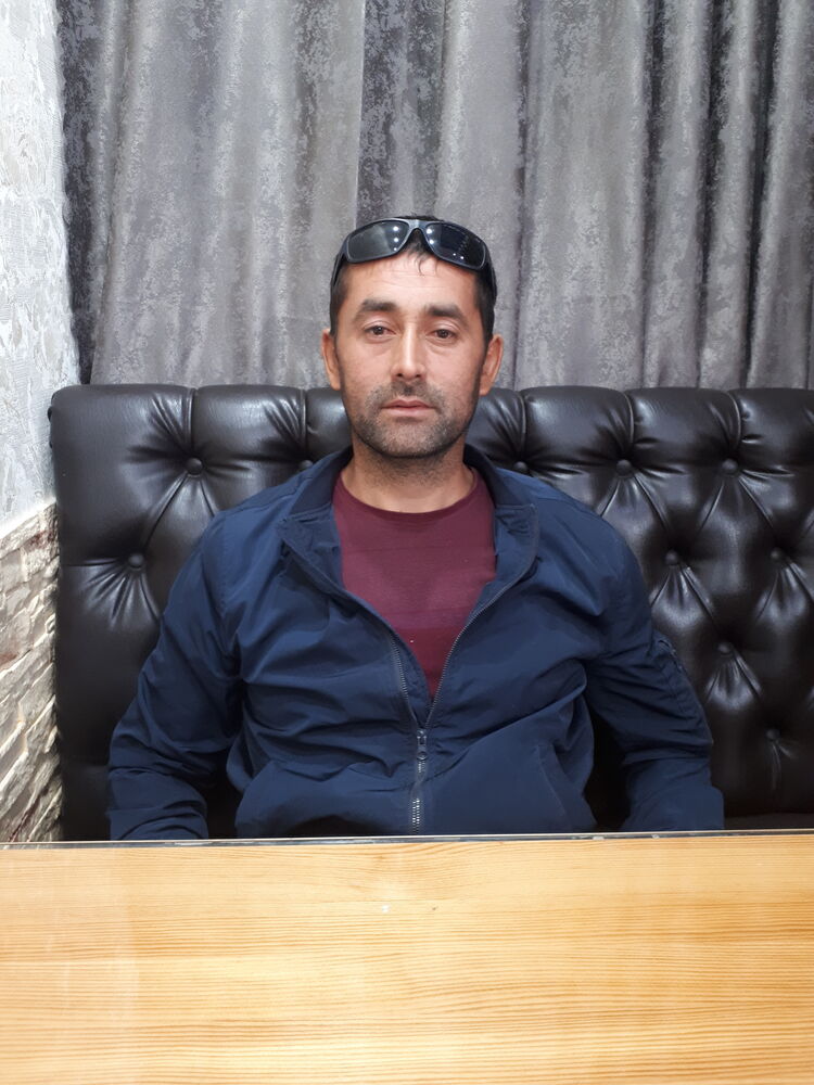  26189523  Kamil, 42 ,    