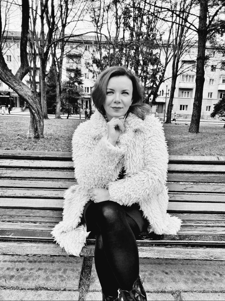  43182573  Irina, 41 ,    