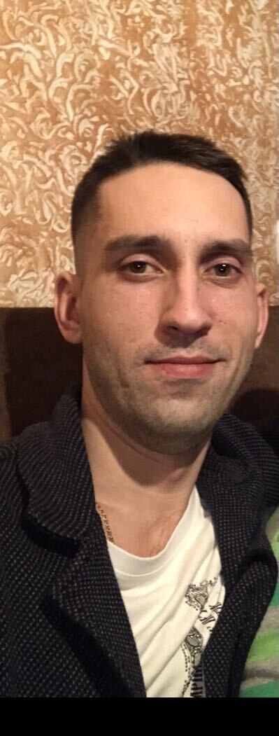  22639413  Viktor, 32 ,    