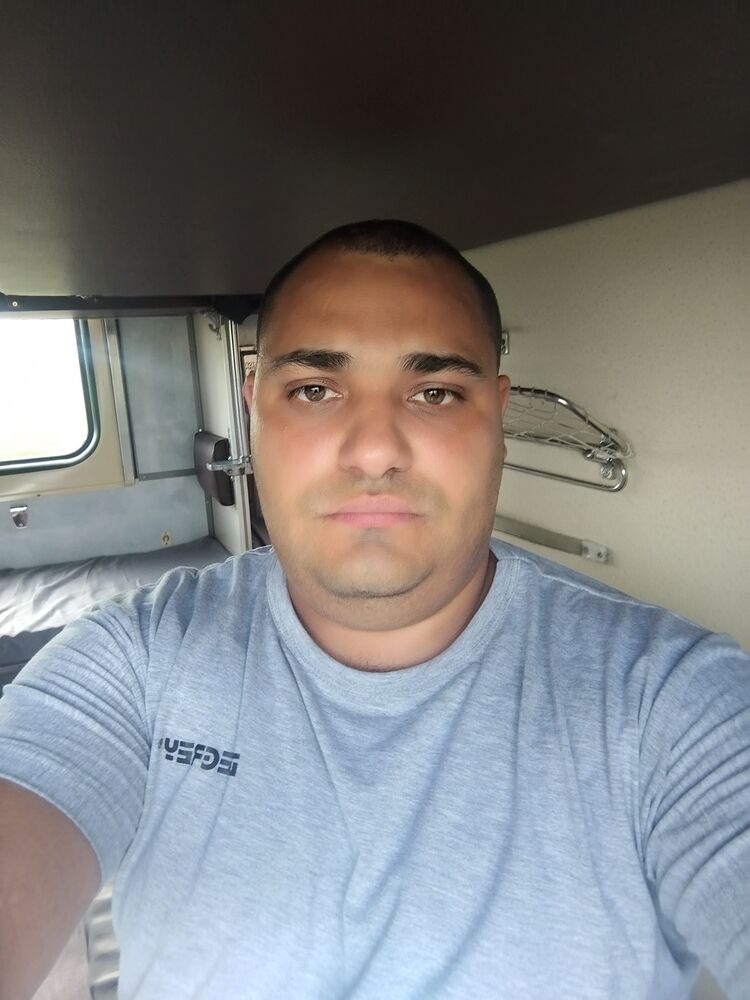  53483953  Andrei, 31 ,    