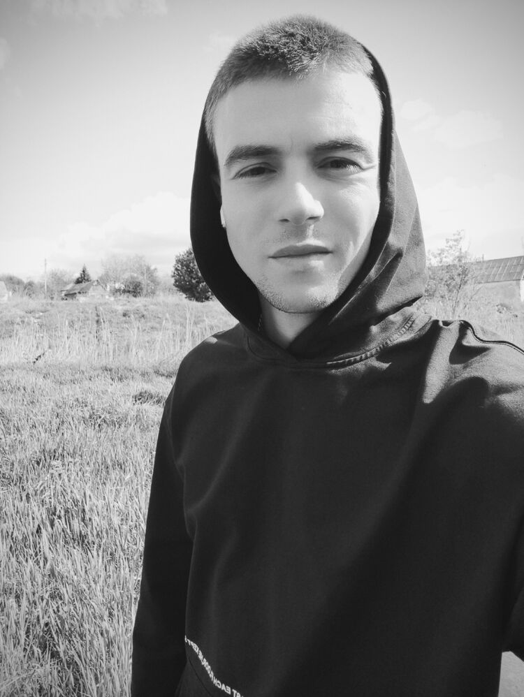  54108133  Maks, 29 ,    