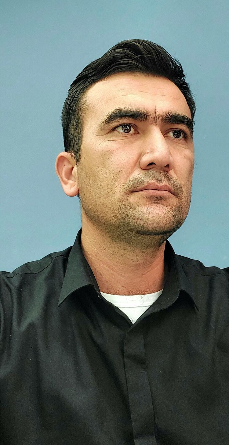  49165663  Shavkat, 36 ,    