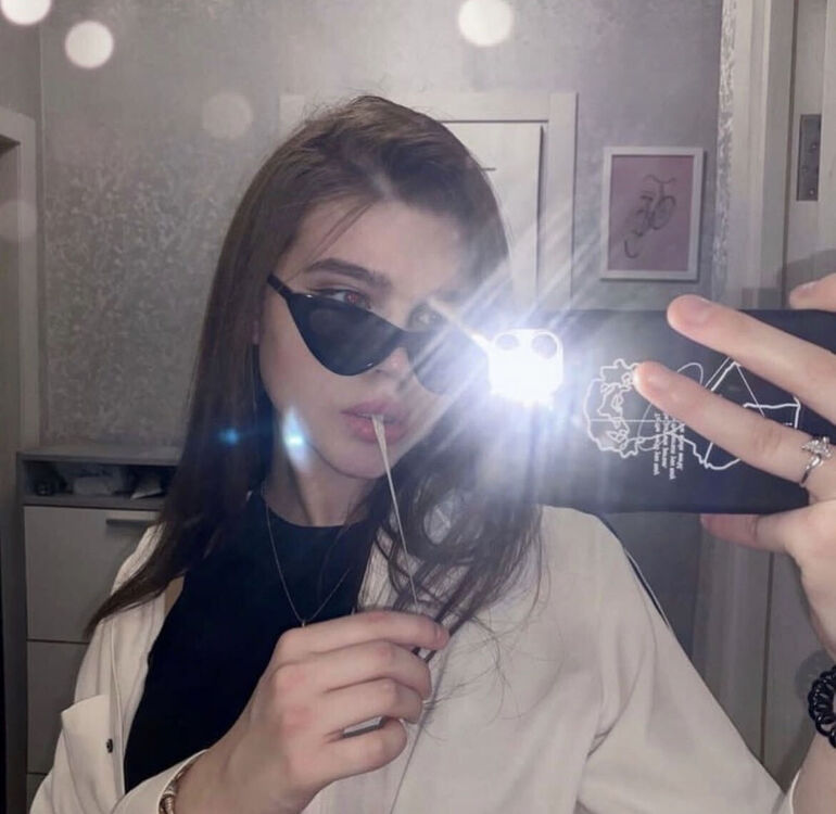  ,   Eva, 20 ,   ,   