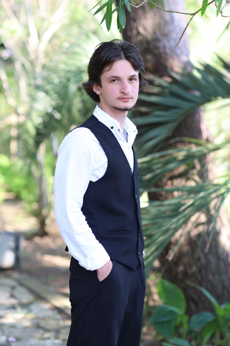  53004583  Luka, 18 ,    
