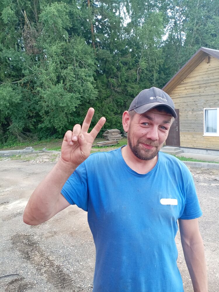  52812183  Mihail, 40 ,    