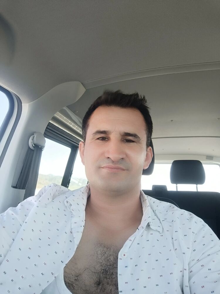  52599663  Ozcan, 40 ,    