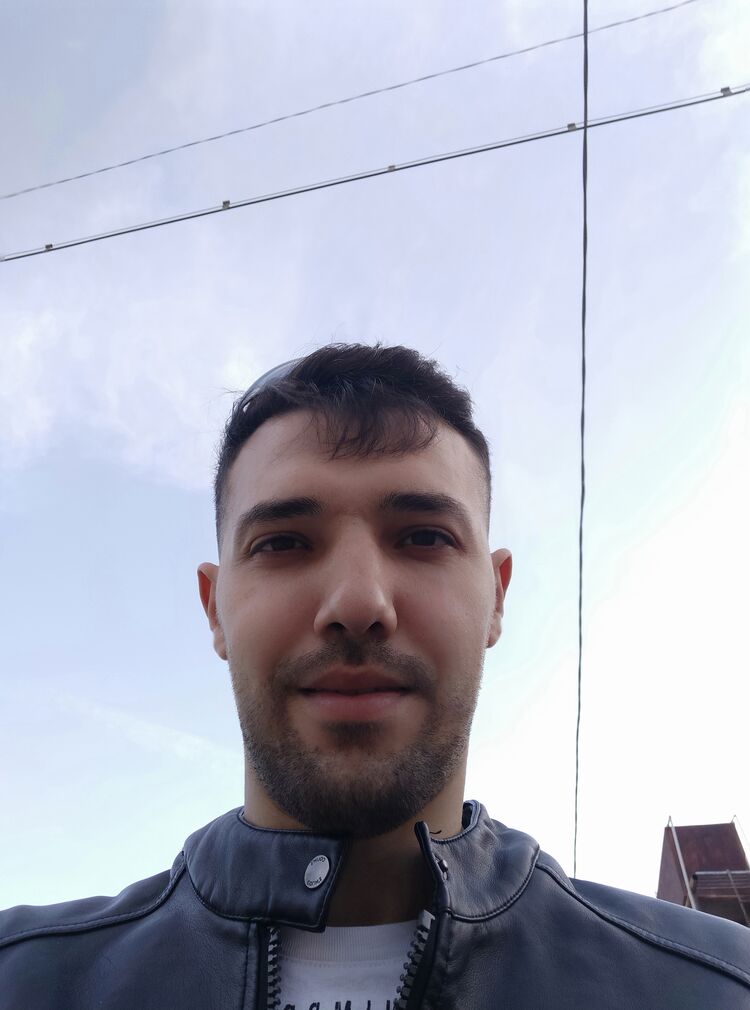  22715853  Ilya, 33 ,    