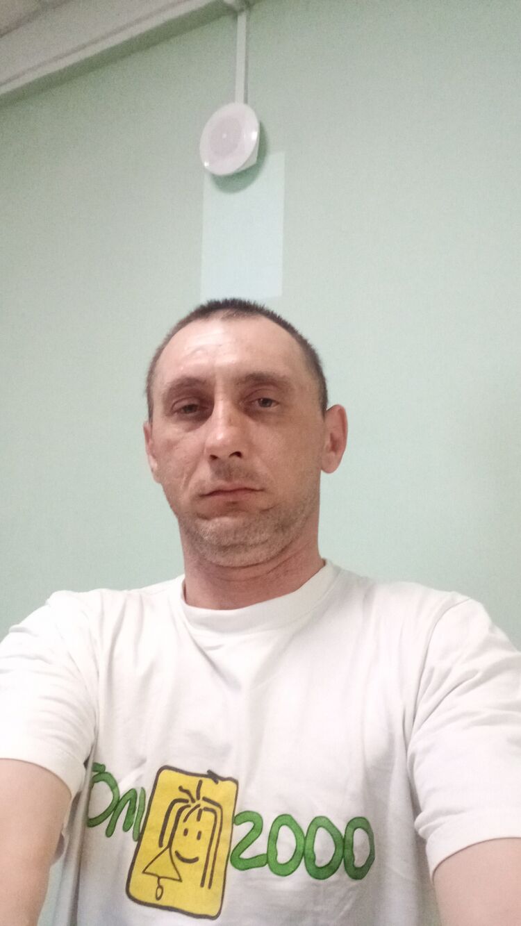  27009173  Alex, 44 ,    