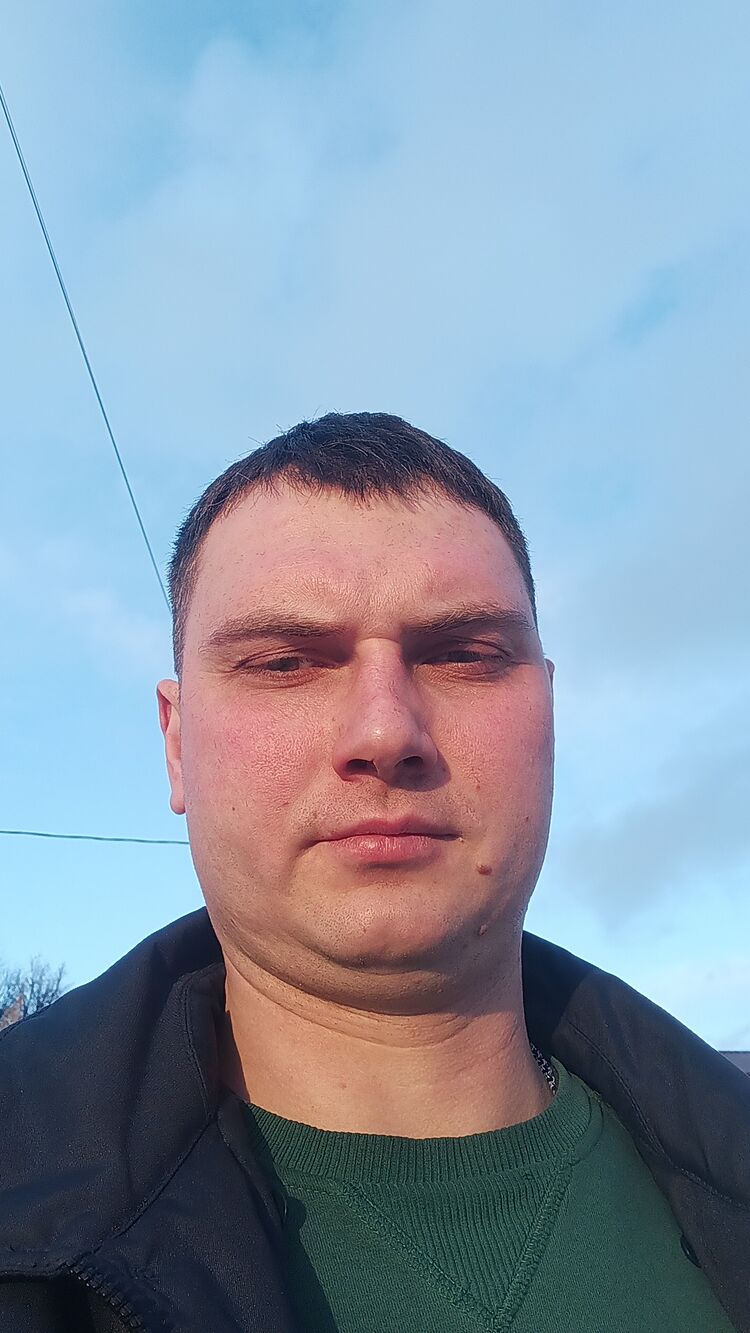  41162463  Viktor, 36 ,    