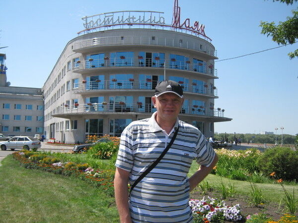  ,   Wiktor, 56 ,   