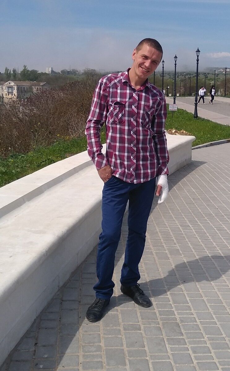  ,   Sasha, 43 ,   