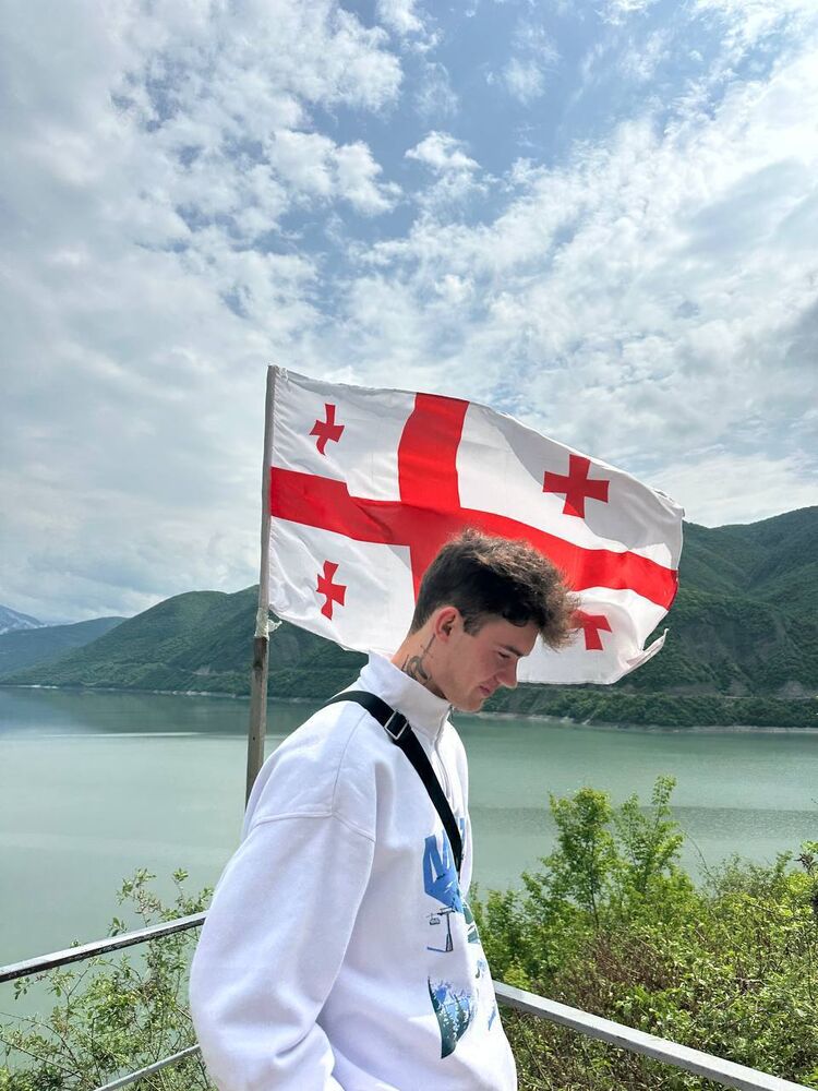  52983373  Roman, 22 ,    