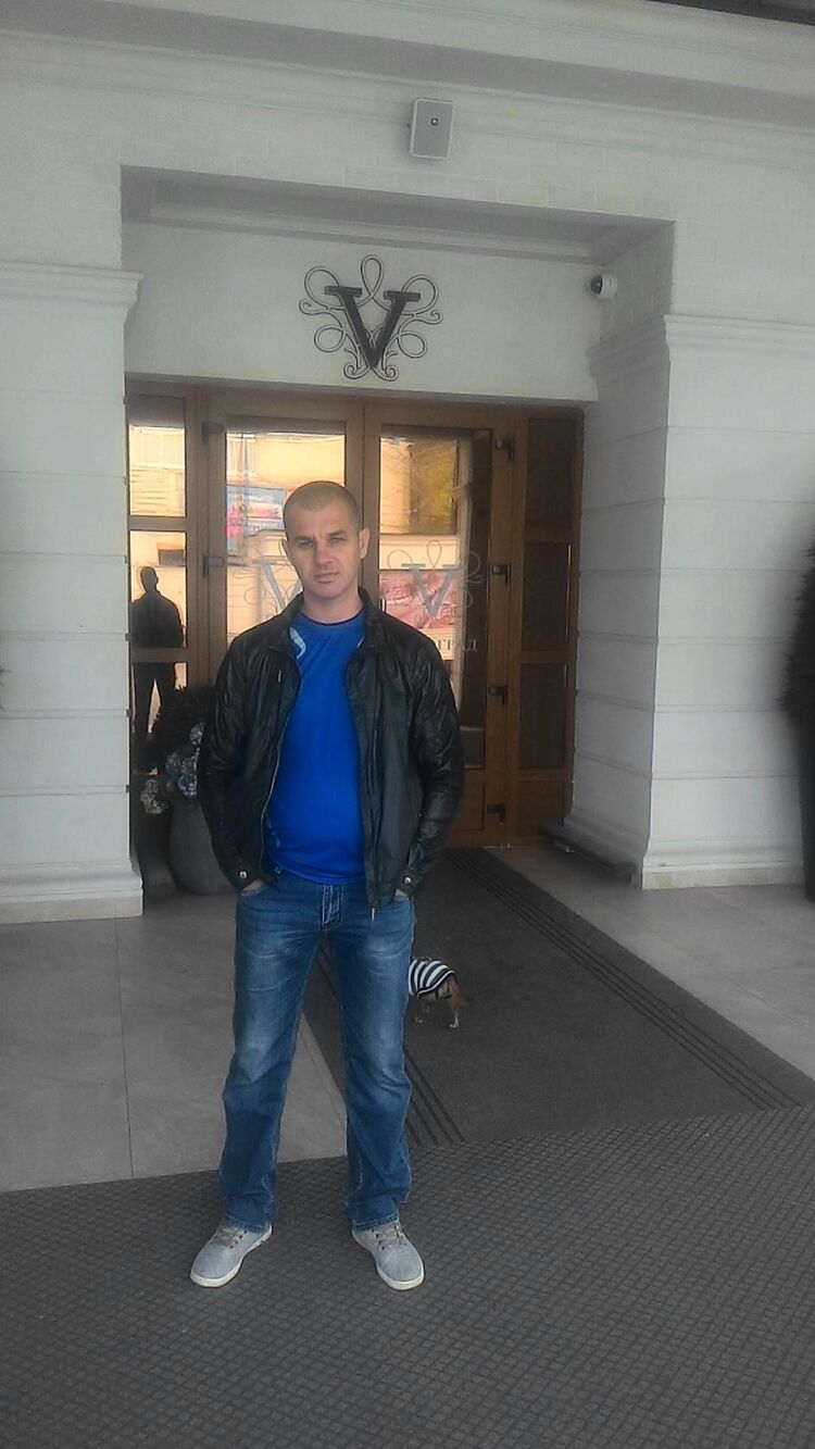  52799063  Dmitrii, 42 ,    