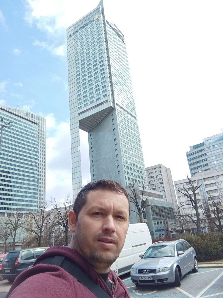  26062763  Ilya, 40 ,    