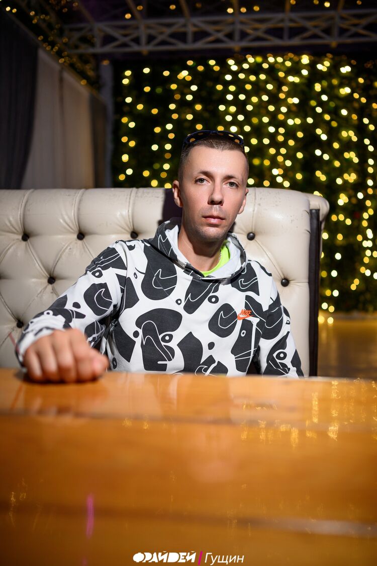  53480893  Ruslan, 37 ,    