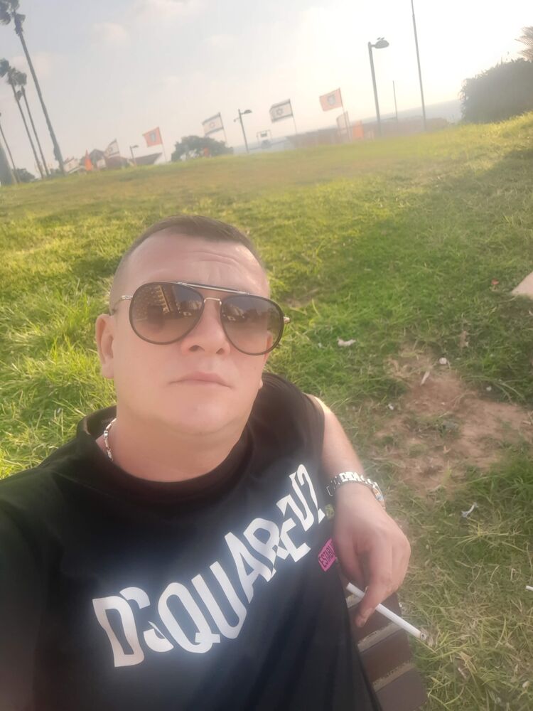  39799553  Nickola, 43 ,    
