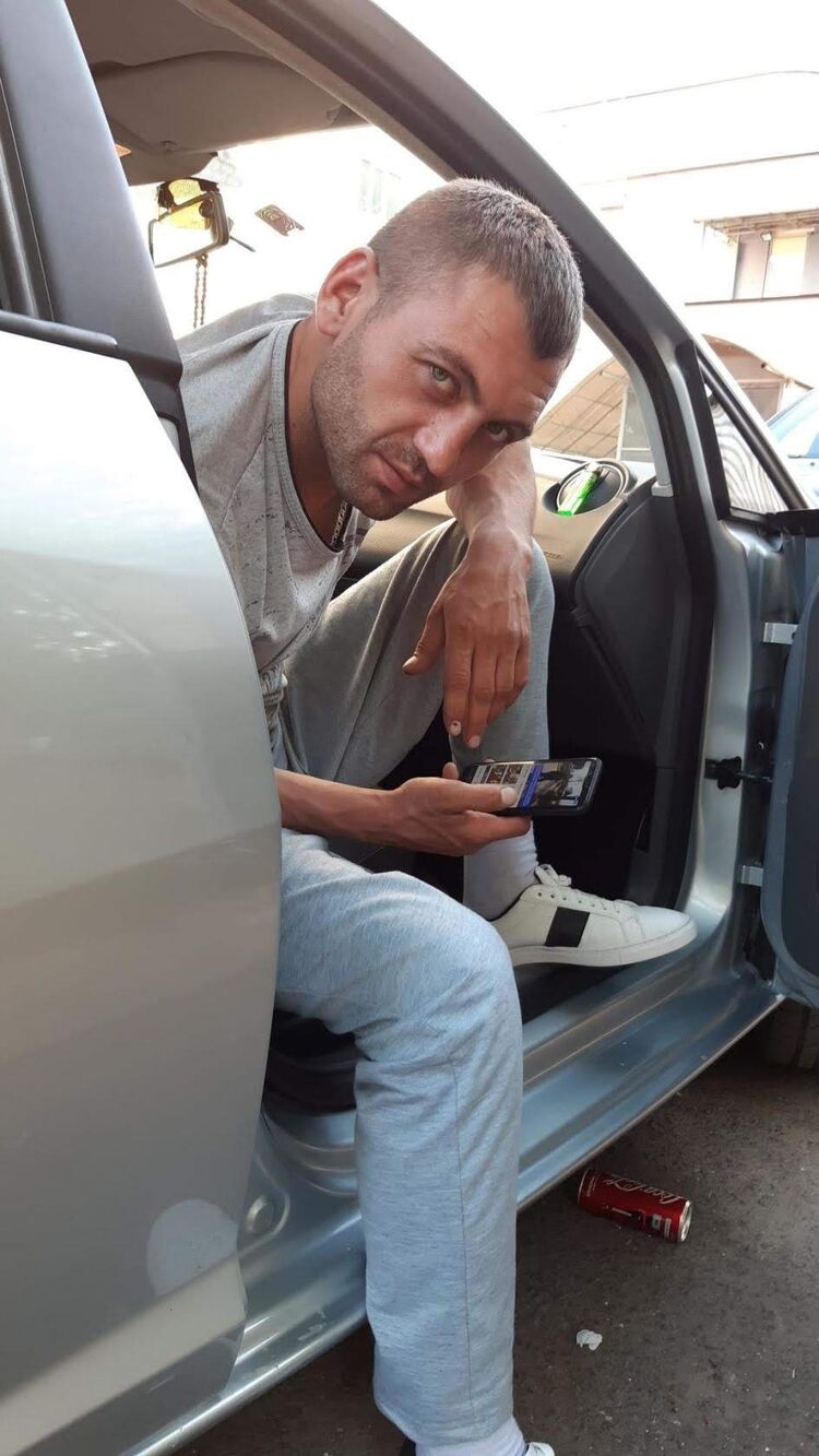  40750363  Sergiu, 33 ,    