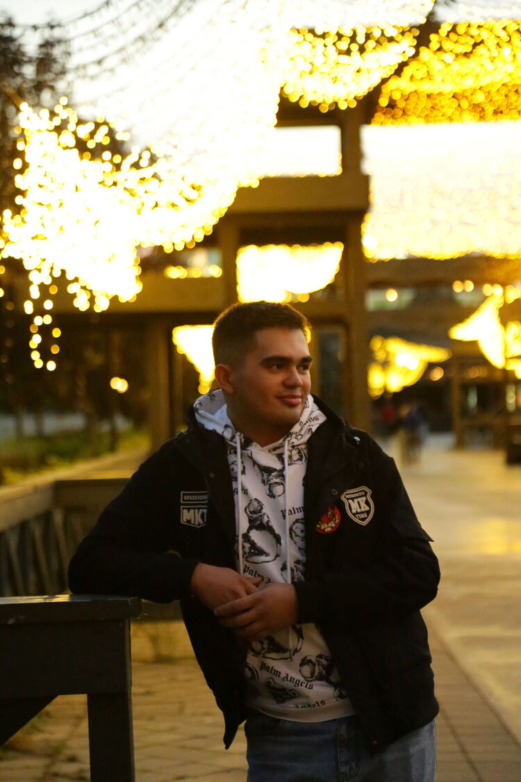  48242273  Vlad, 25 ,    