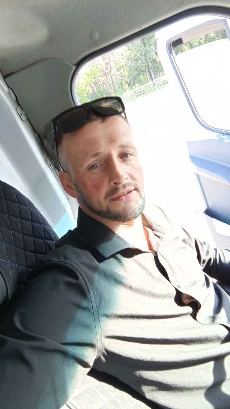  53832513  Roman, 33 ,    