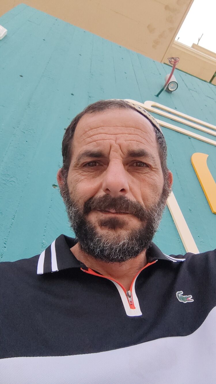  26318053  Yakov, 48 ,    King George