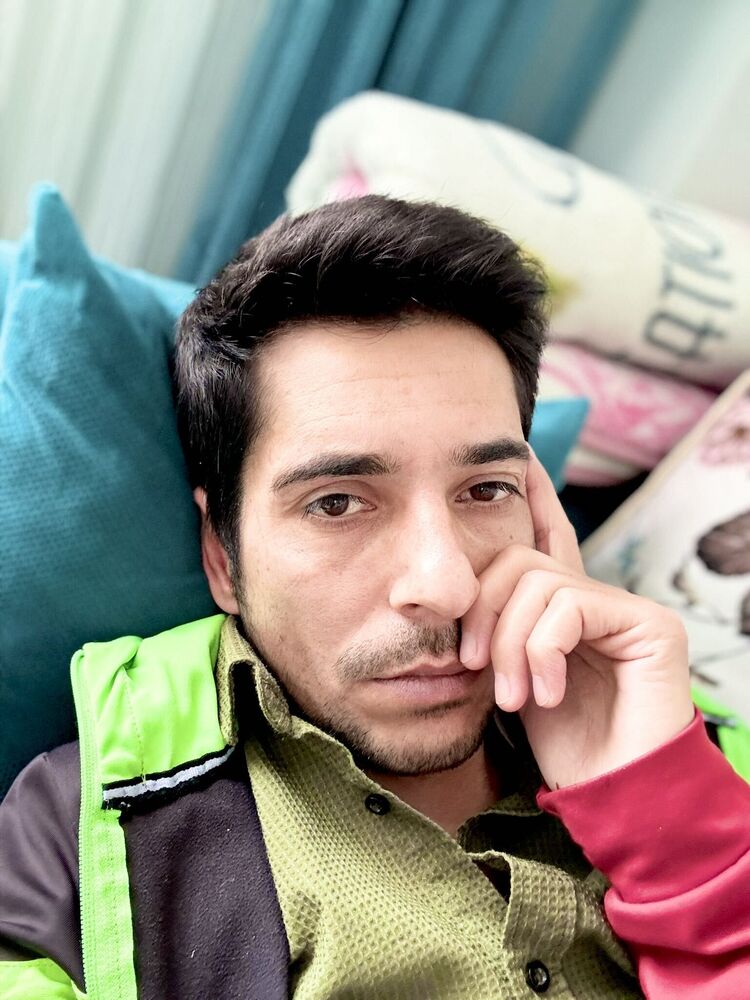  54098603  Salih, 25 ,    