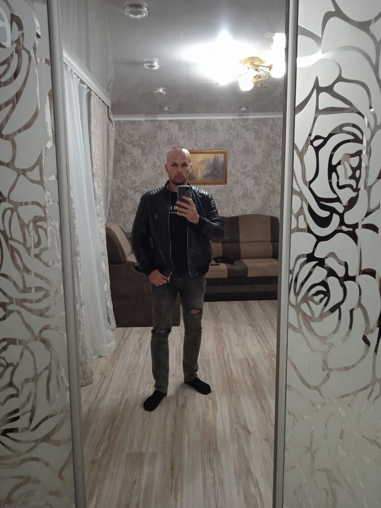  ,   Valentin, 41 ,  