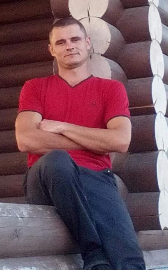  48165663  Andrej, 35 ,    