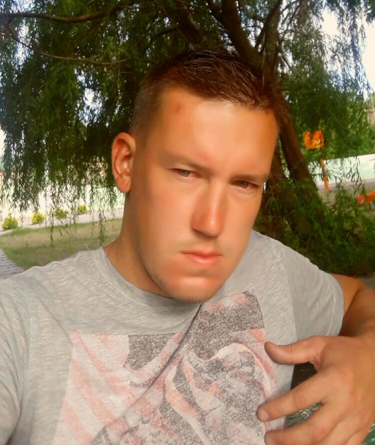  10311863  Artem, 37 ,    