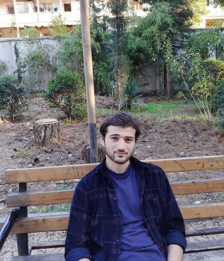  18932723  Irakli, 30 ,    