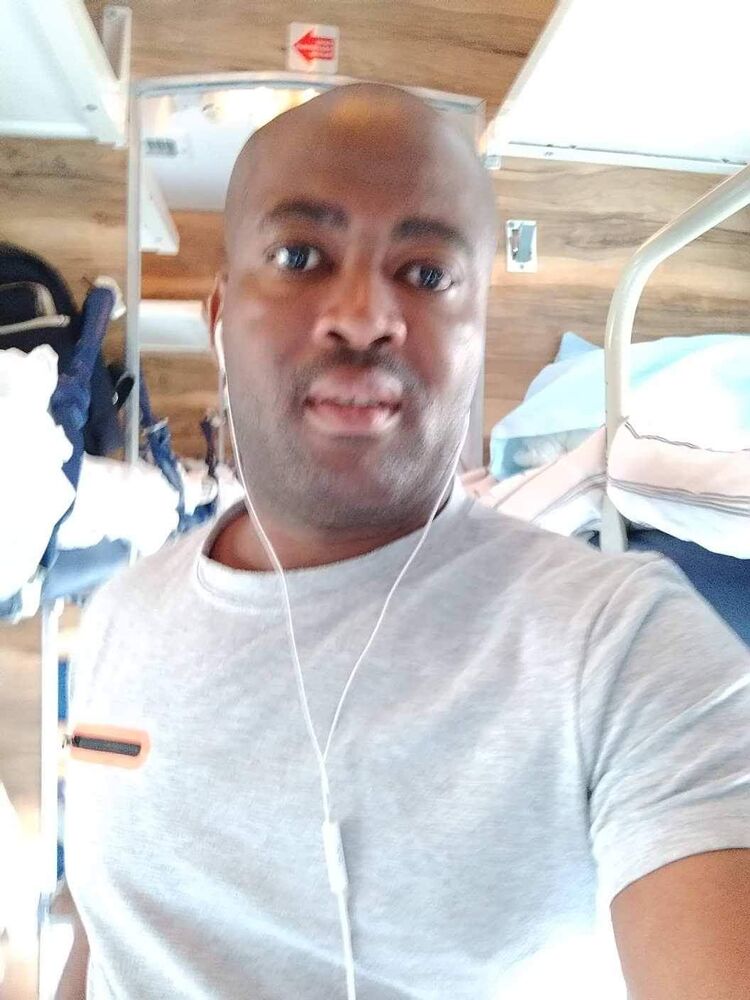  35610933  Sergei emane, 32 ,    