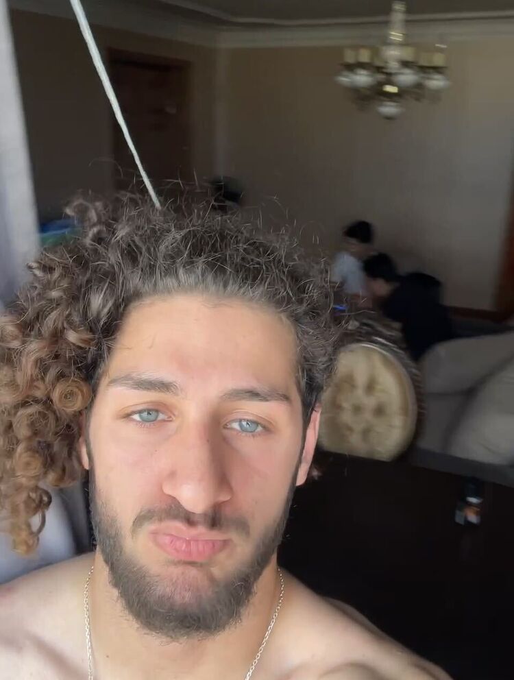  38550893  Tornike, 21 ,    