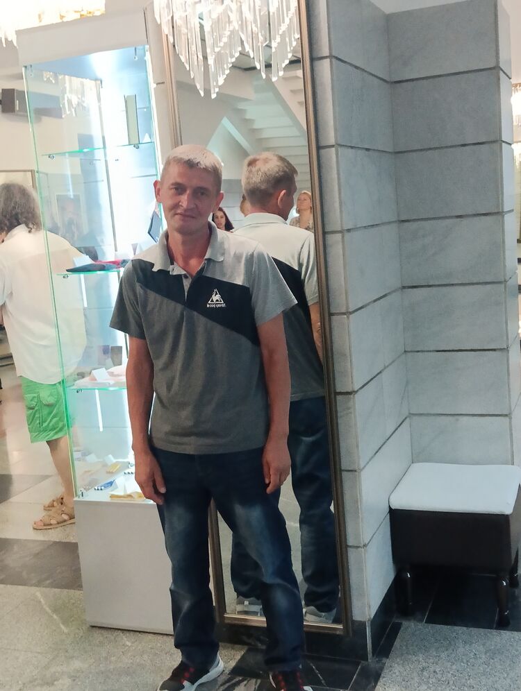  39549643  Nik, 49 ,    