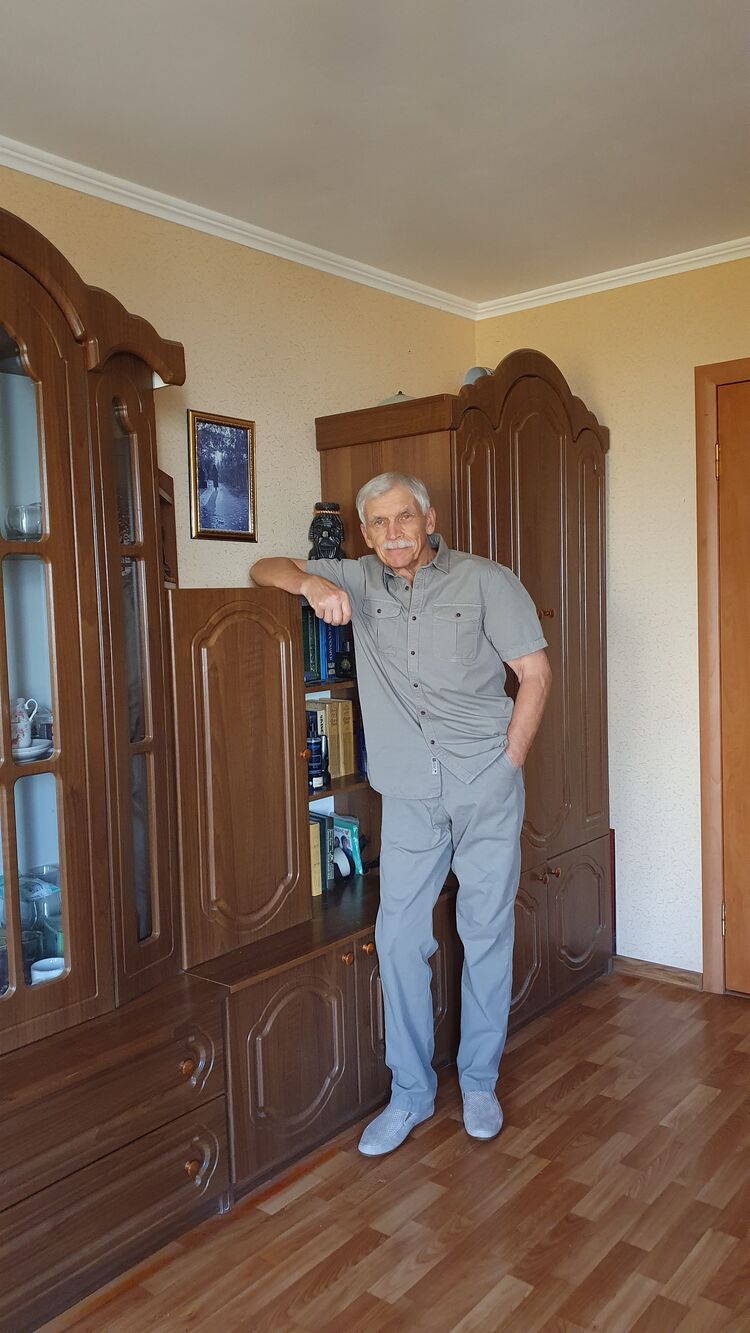  36825043  Sergei, 65 ,    