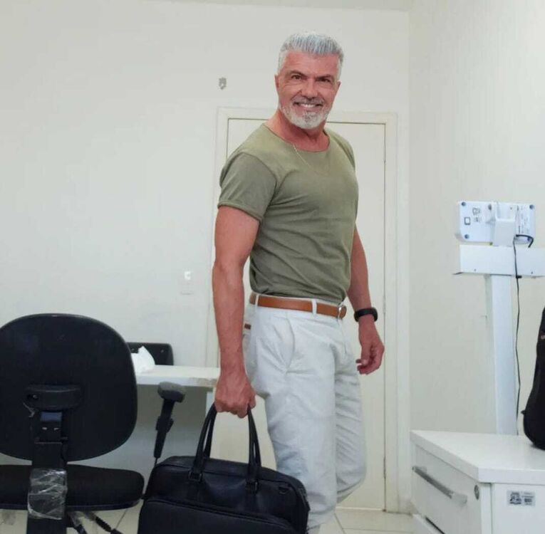  50994173  David, 60 ,    