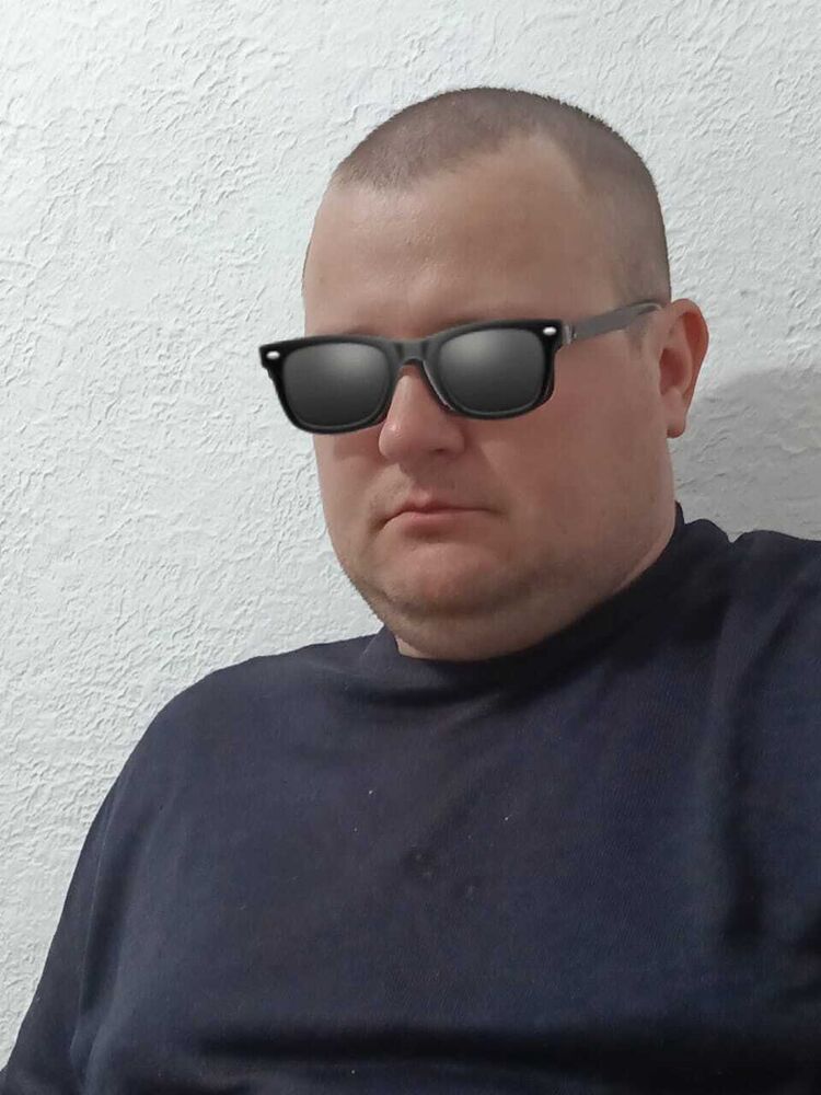  ,   Alex, 37 ,   ,   