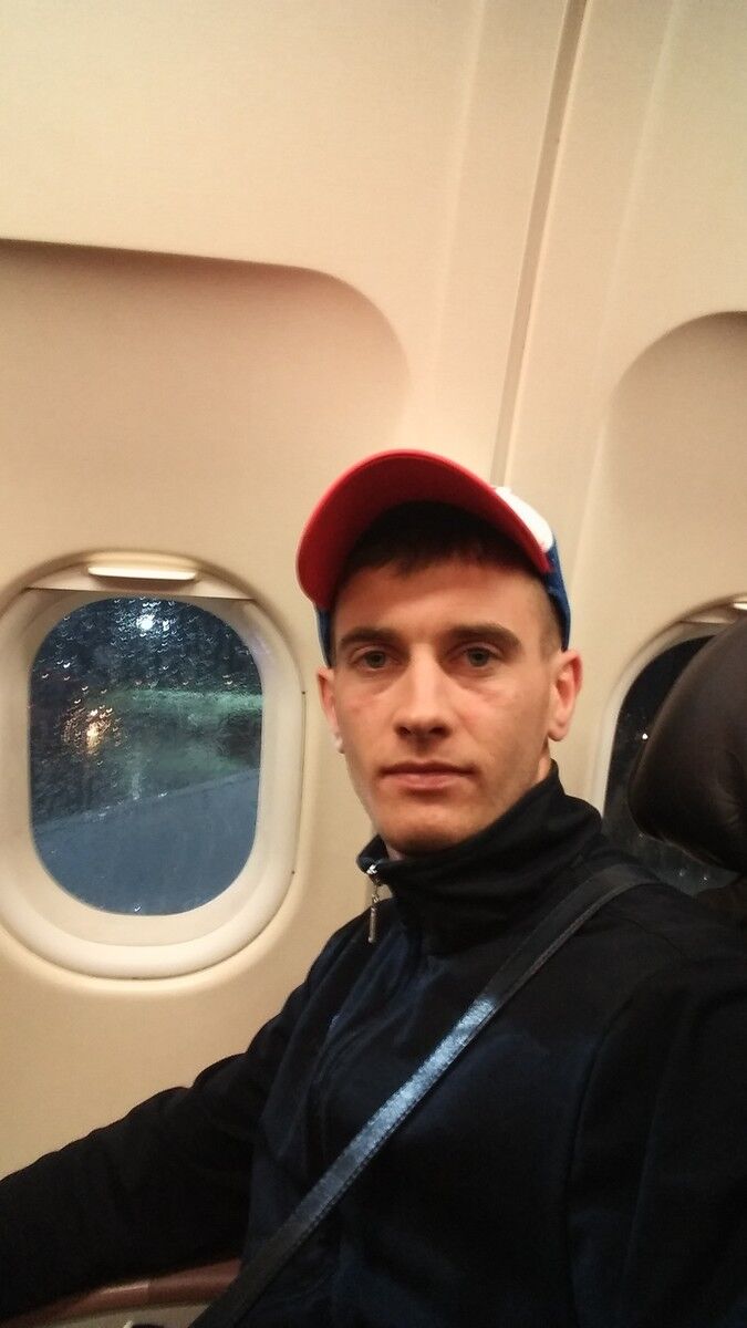  18534083  Andrii, 33 ,    