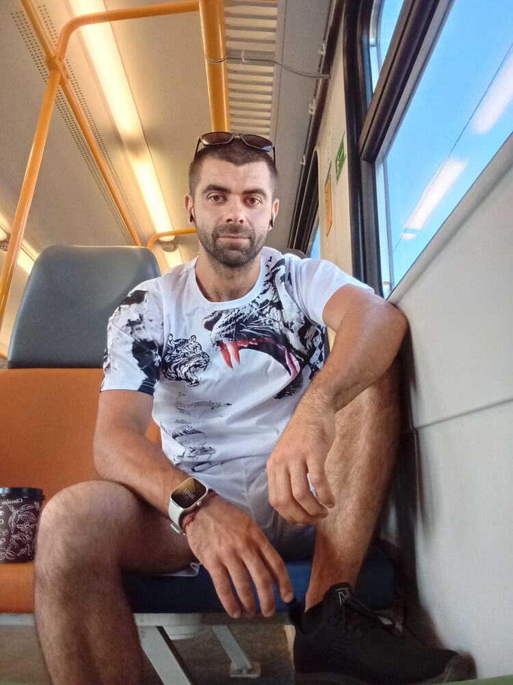 48739953  Petr, 30 ,    