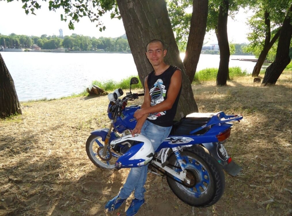  48547563  Artem, 38 ,    