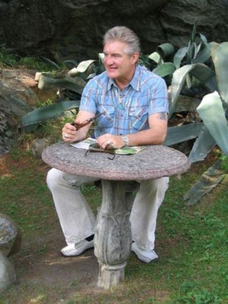  17718243  Hans, 60 ,    Abbots Langley
