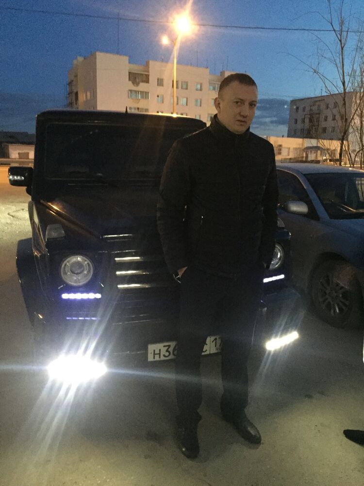  24232453  Denis, 37 ,    