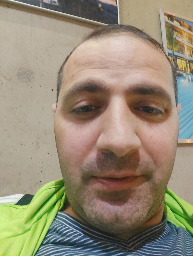  44272863  Irakli, 36 ,    