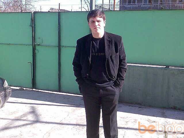  1046323  Irakli, 38 ,    