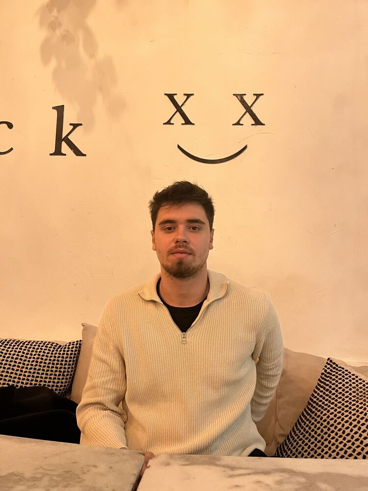  ,   Cihan, 24 ,   ,   