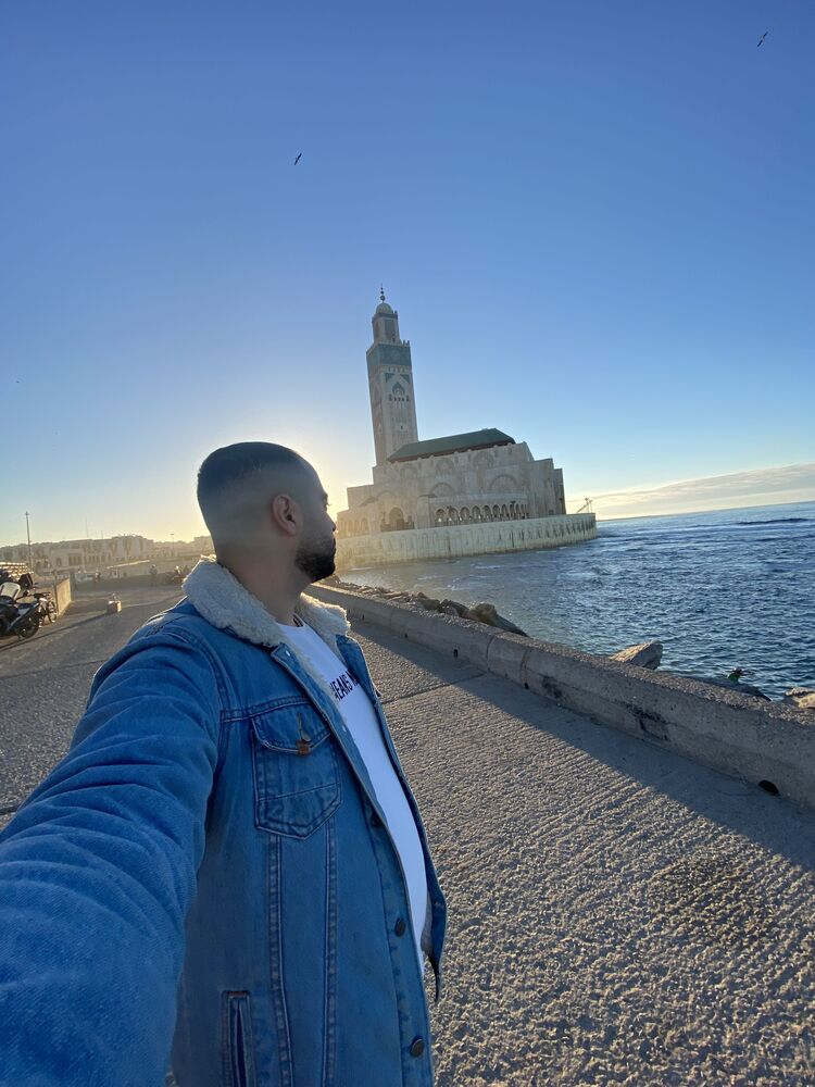  39594353  Oussama, 27 ,    