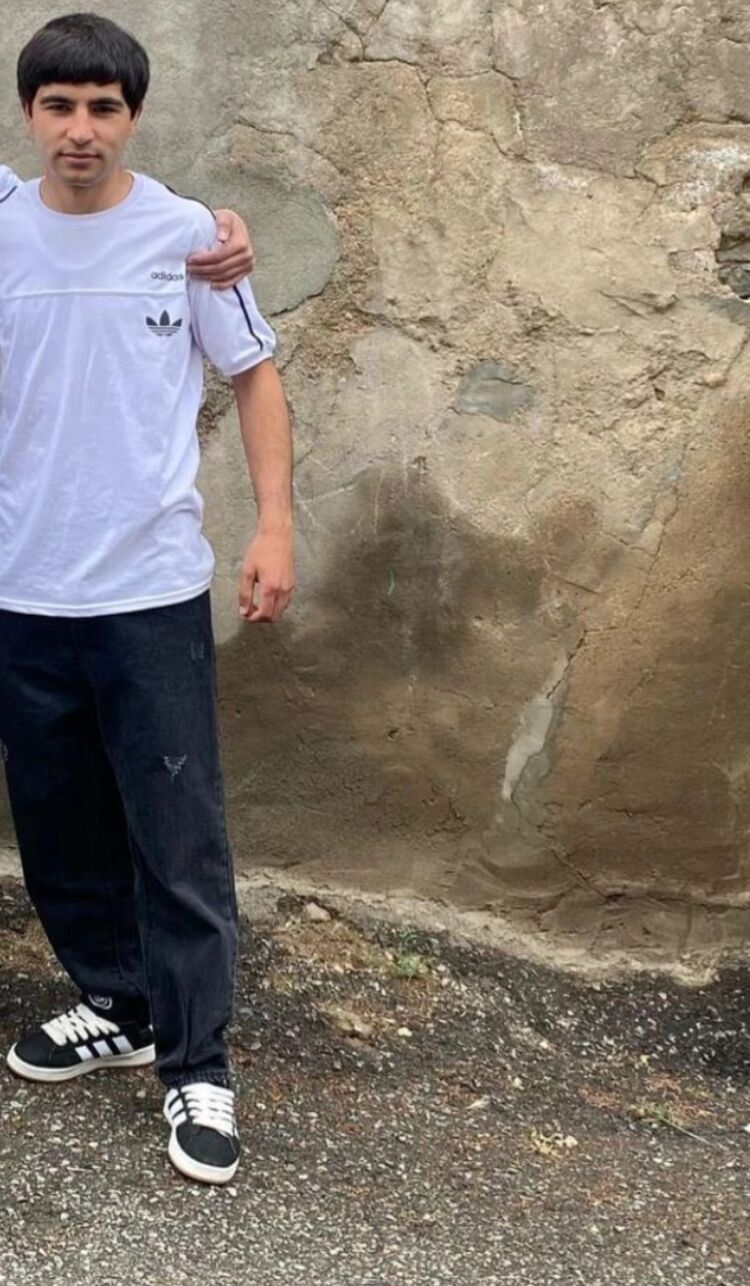  52285023  Arman, 21 ,    