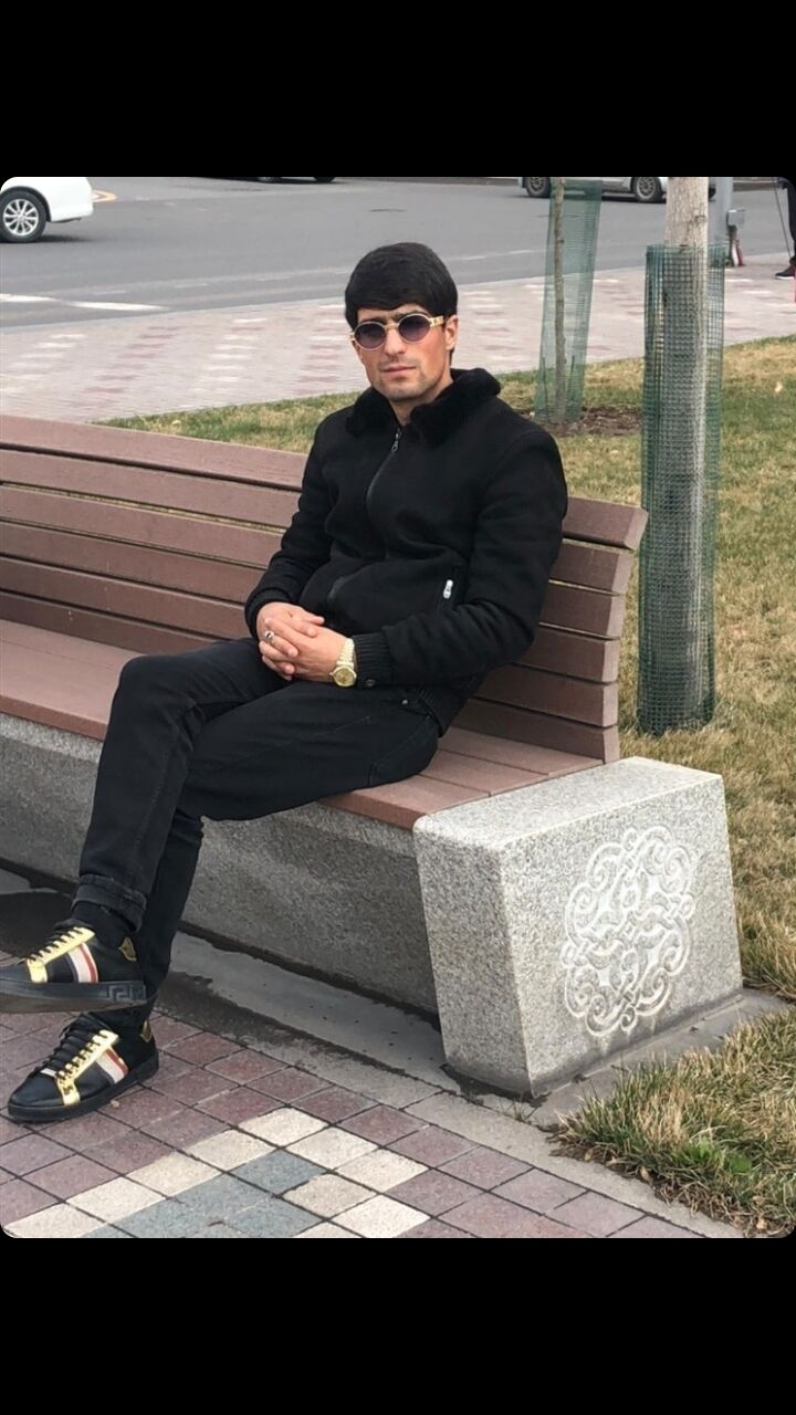 32546393  Narek, 29 ,    