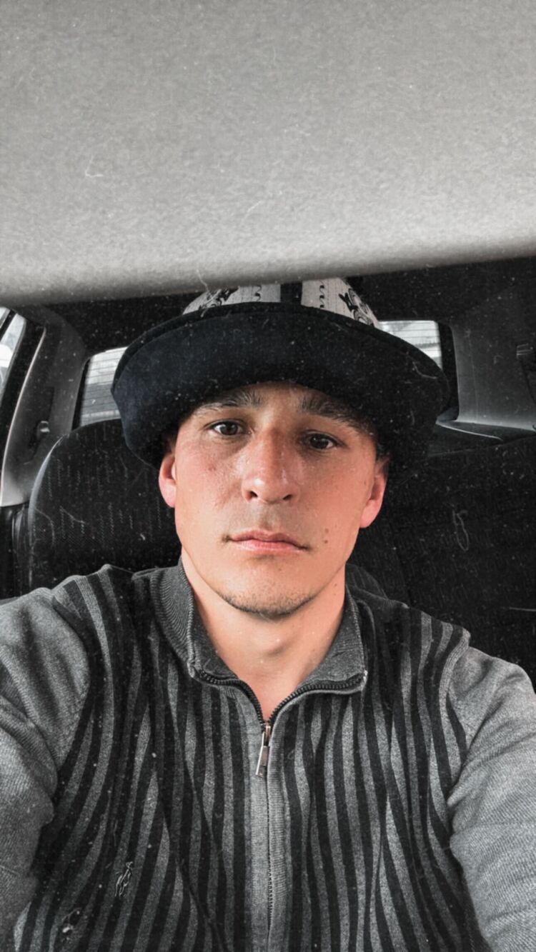  54038193  Imanbek, 29 ,    