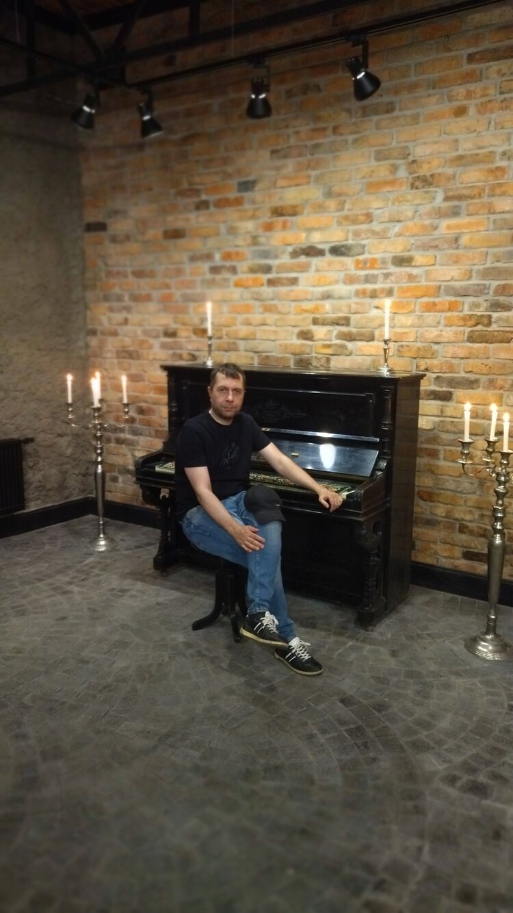  ,   Sergio, 40 ,   ,   , c 