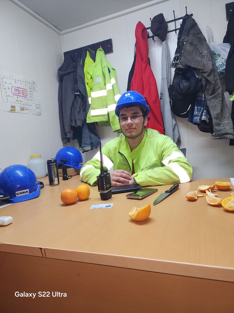  53121203  Asilbek, 21 ,    