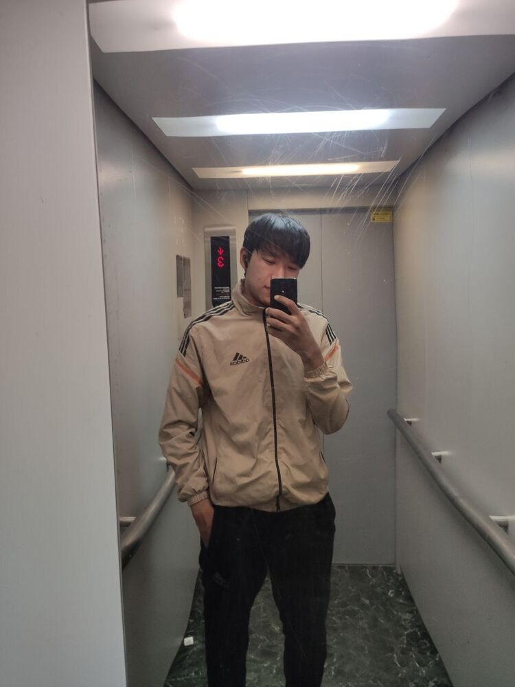  39717313  Bek, 22 ,    